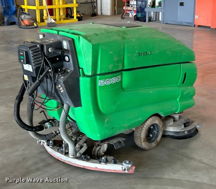 image for item ET3363 Tennant 5680 floor scrubber