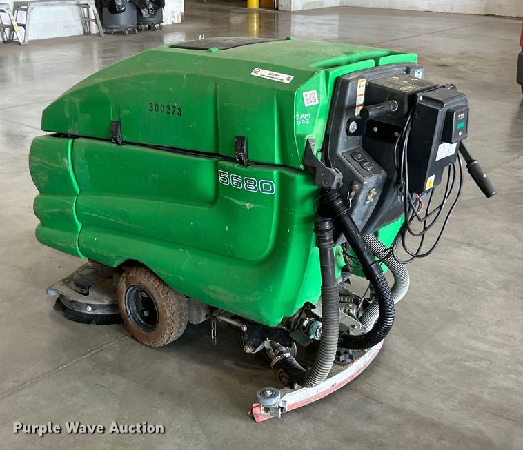 image for item ET3363 Tennant 5680 floor scrubber