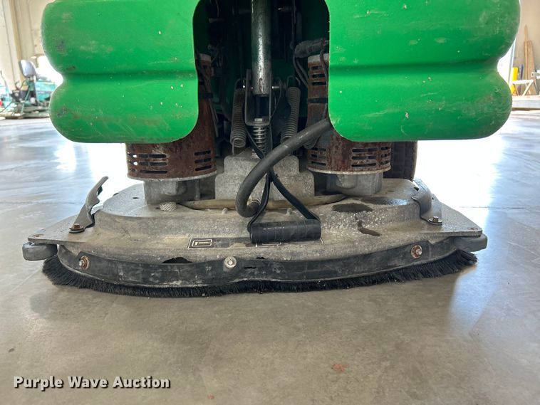 image for item ET3363 Tennant 5680 floor scrubber