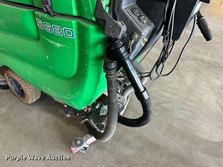 image for item ET3363 Tennant 5680 floor scrubber
