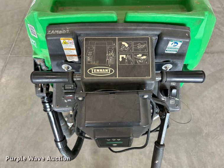 image for item ET3363 Tennant 5680 floor scrubber