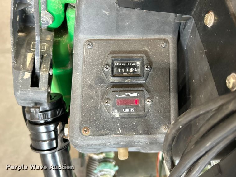 image for item ET3363 Tennant 5680 floor scrubber