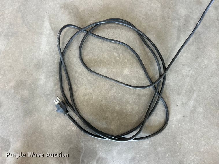 image for item ET3363 Tennant 5680 floor scrubber