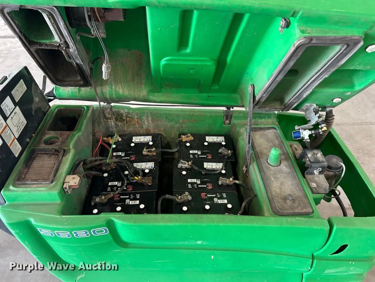 image for item ET3363 Tennant 5680 floor scrubber