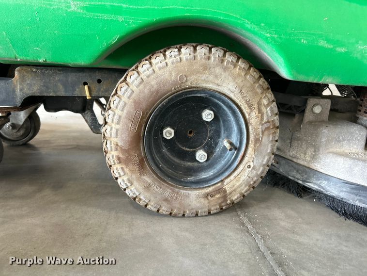 image for item ET3363 Tennant 5680 floor scrubber