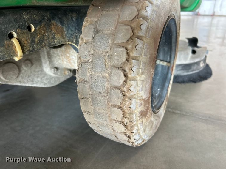 image for item ET3363 Tennant 5680 floor scrubber