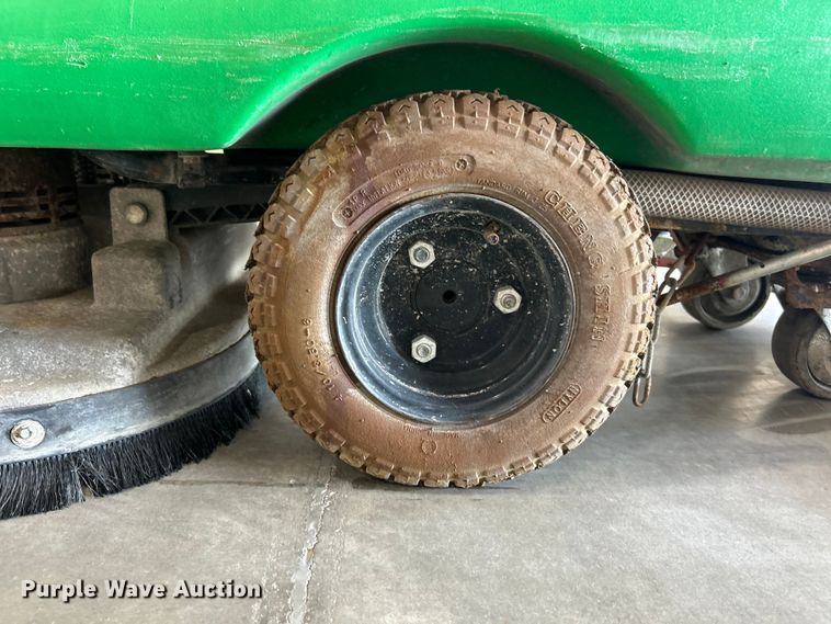 image for item ET3363 Tennant 5680 floor scrubber