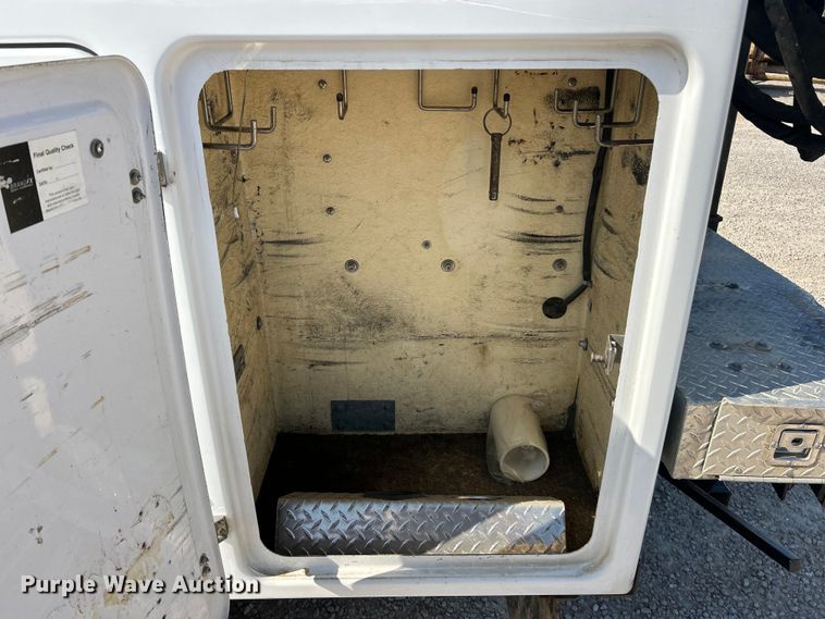 image for item ET3376 2018 RAM 5500HD bucket truck