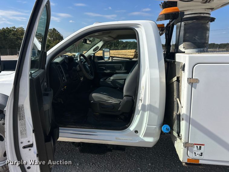 image for item ET3376 2018 RAM 5500HD bucket truck