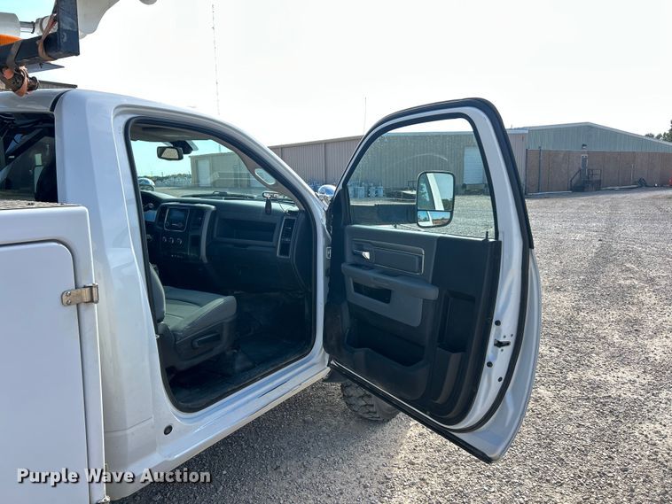 image for item ET3376 2018 RAM 5500HD bucket truck