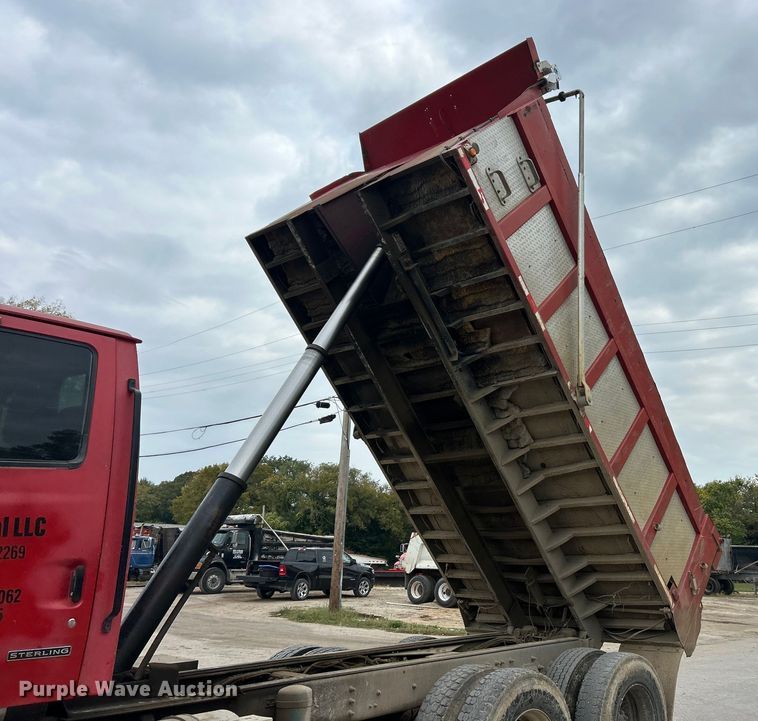 image for item ET3380 2000 Sterling Truck LT8500 