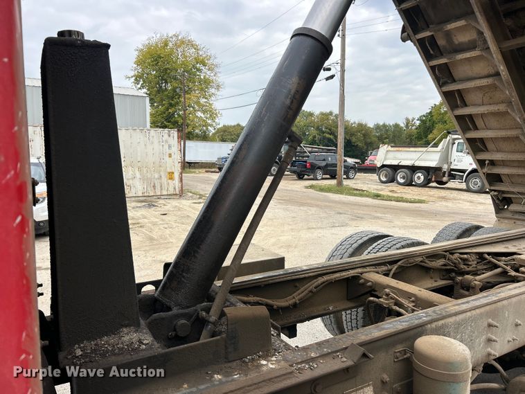 image for item ET3380 2000 Sterling Truck LT8500 