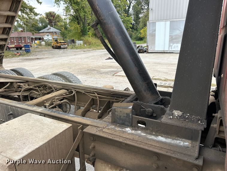 image for item ET3380 2000 Sterling Truck LT8500 