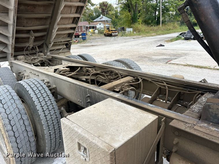 image for item ET3380 2000 Sterling Truck LT8500 