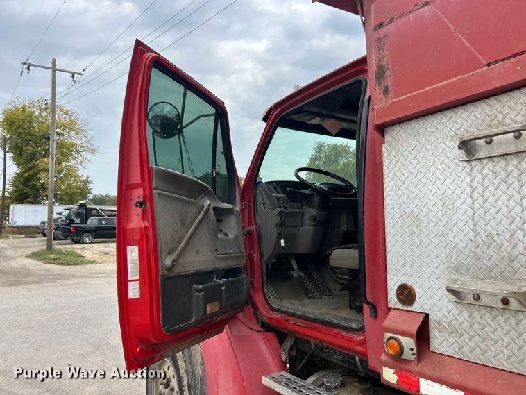 image for item ET3380 2000 Sterling Truck LT8500 