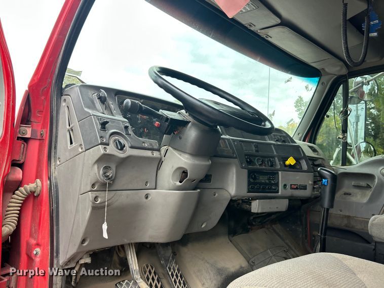 image for item ET3380 2000 Sterling Truck LT8500 