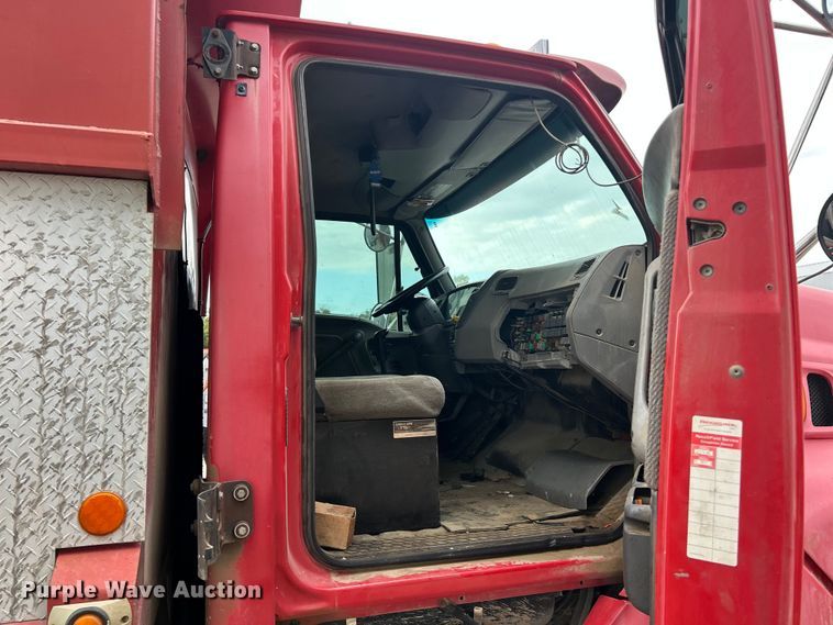 image for item ET3380 2000 Sterling Truck LT8500 