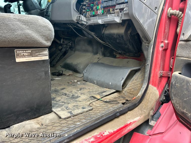 image for item ET3380 2000 Sterling Truck LT8500 