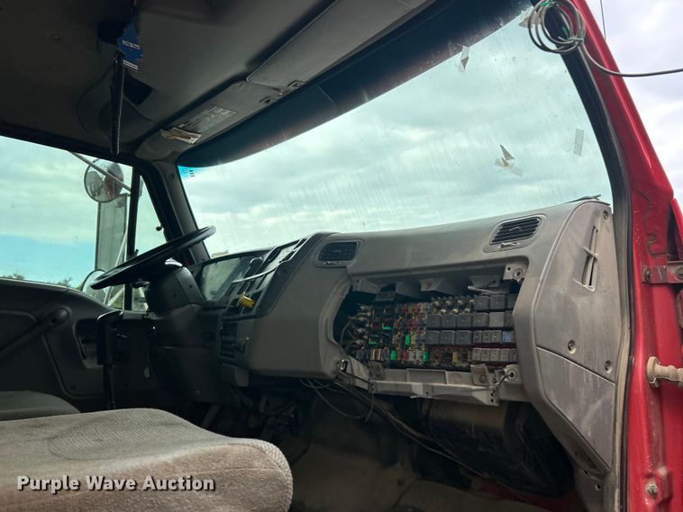 image for item ET3380 2000 Sterling Truck LT8500 