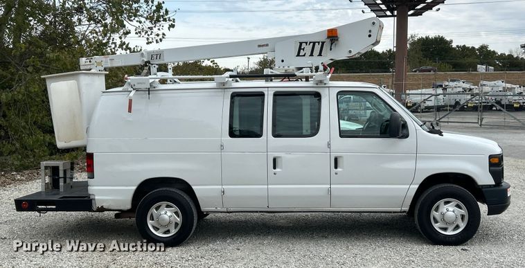 image for item ET3396 2010 Ford E350 Super Duty van with bucket lift