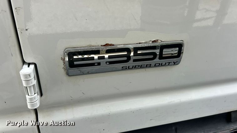 image for item ET3396 2010 Ford E350 Super Duty van with bucket lift