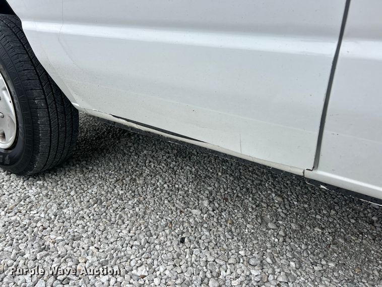 image for item ET3396 2010 Ford E350 Super Duty van with bucket lift