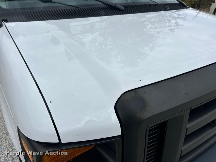 image for item ET3396 2010 Ford E350 Super Duty van with bucket lift