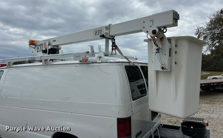 image for item ET3396 2010 Ford E350 Super Duty van with bucket lift