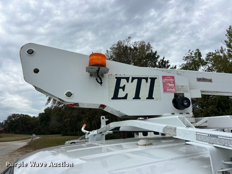 image for item ET3396 2010 Ford E350 Super Duty van with bucket lift