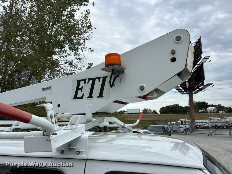 image for item ET3396 2010 Ford E350 Super Duty van with bucket lift