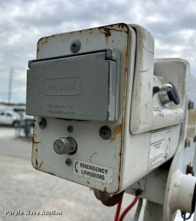 image for item ET3396 2010 Ford E350 Super Duty van with bucket lift