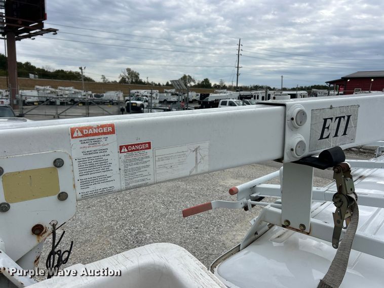 image for item ET3396 2010 Ford E350 Super Duty van with bucket lift