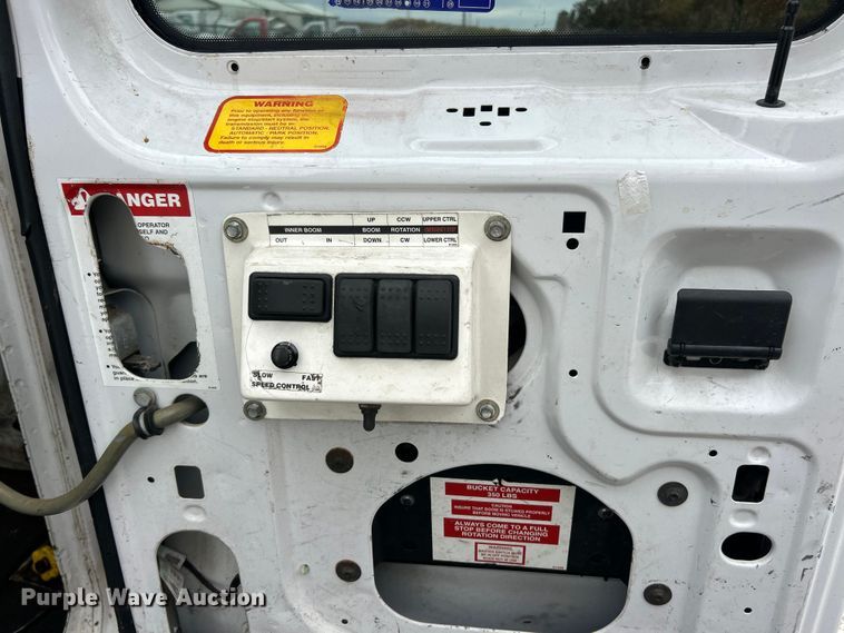 image for item ET3396 2010 Ford E350 Super Duty van with bucket lift
