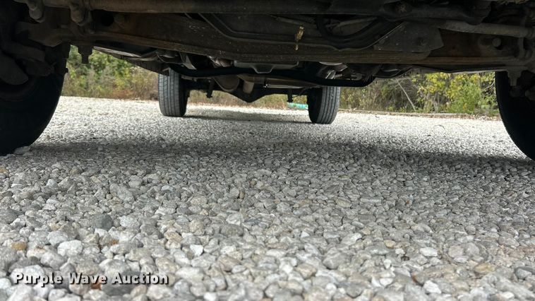 image for item ET3396 2010 Ford E350 Super Duty van with bucket lift