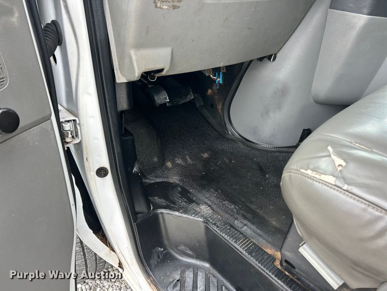 image for item ET3396 2010 Ford E350 Super Duty van with bucket lift