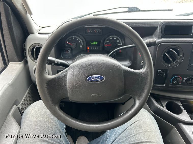 image for item ET3396 2010 Ford E350 Super Duty van with bucket lift