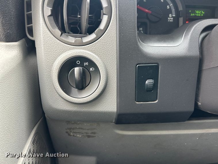 image for item ET3396 2010 Ford E350 Super Duty van with bucket lift