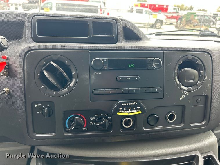 image for item ET3396 2010 Ford E350 Super Duty van with bucket lift