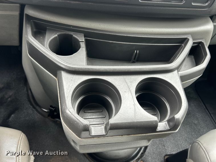 image for item ET3396 2010 Ford E350 Super Duty van with bucket lift