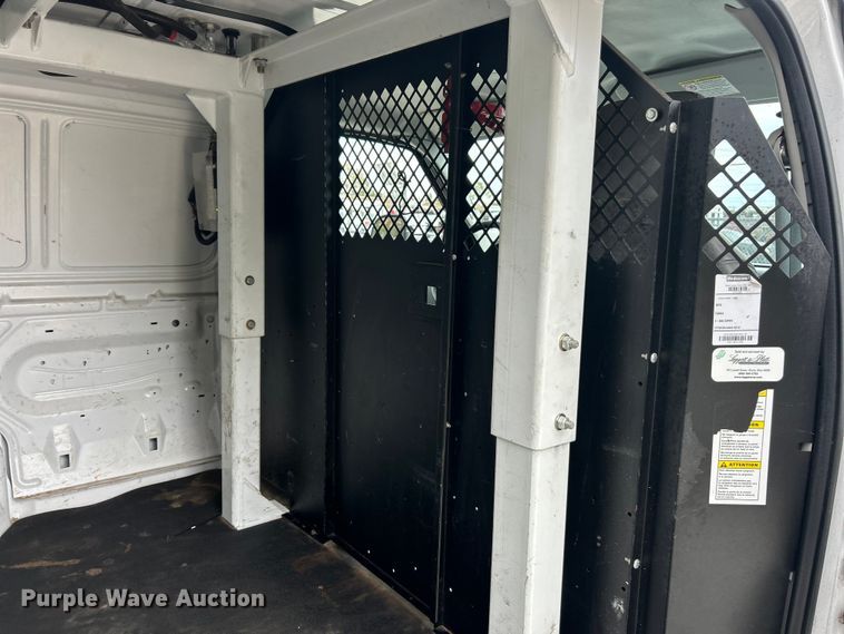 image for item ET3396 2010 Ford E350 Super Duty van with bucket lift