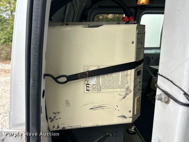 image for item ET3396 2010 Ford E350 Super Duty van with bucket lift