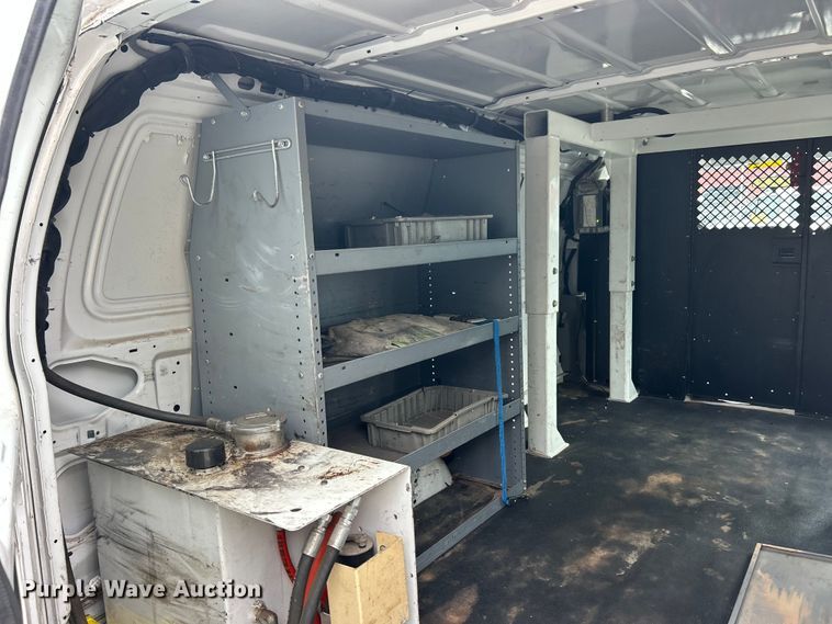 image for item ET3396 2010 Ford E350 Super Duty van with bucket lift