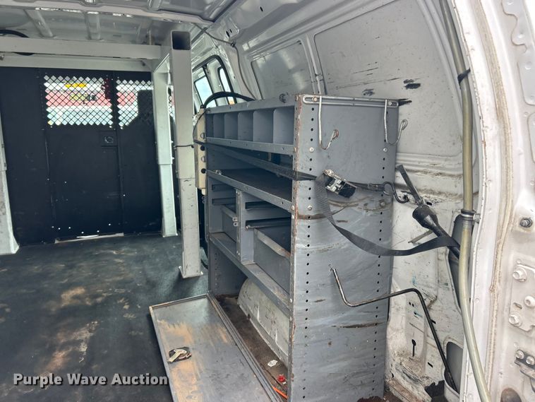 image for item ET3396 2010 Ford E350 Super Duty van with bucket lift