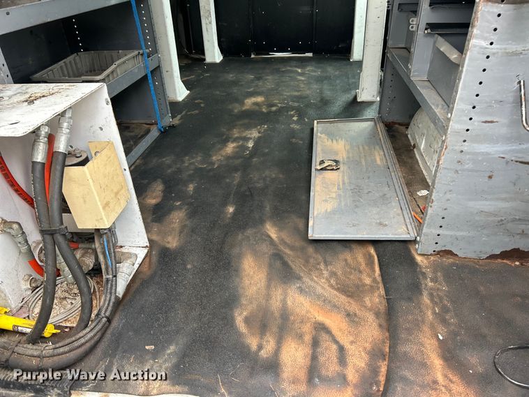 image for item ET3396 2010 Ford E350 Super Duty van with bucket lift