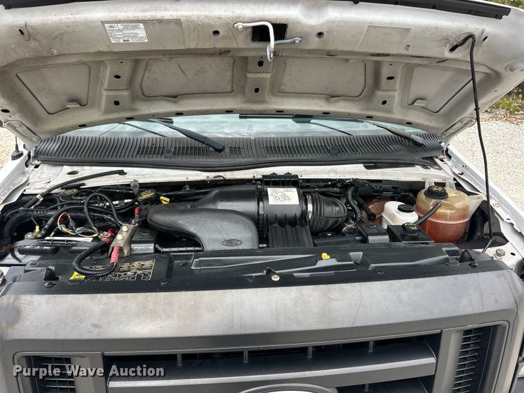 image for item ET3396 2010 Ford E350 Super Duty van with bucket lift