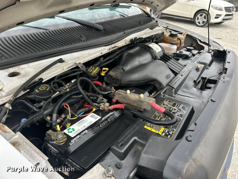 image for item ET3396 2010 Ford E350 Super Duty van with bucket lift