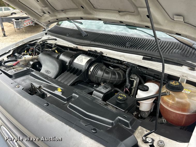 image for item ET3396 2010 Ford E350 Super Duty van with bucket lift