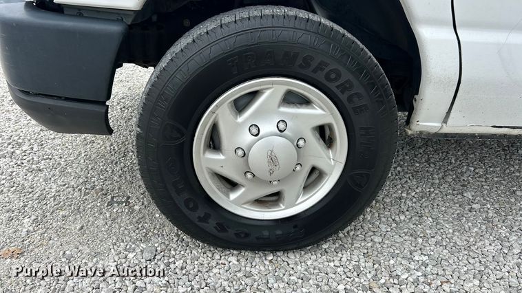 image for item ET3396 2010 Ford E350 Super Duty van with bucket lift