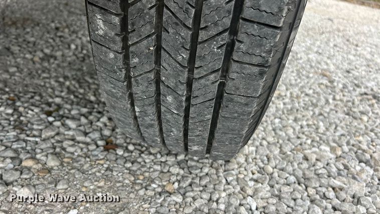 image for item ET3396 2010 Ford E350 Super Duty van with bucket lift