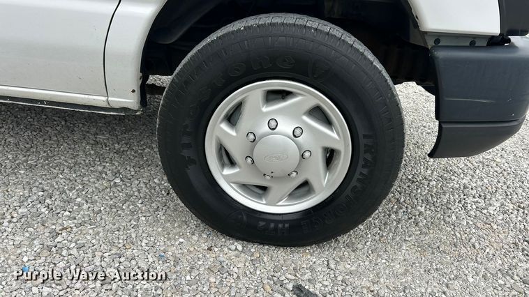 image for item ET3396 2010 Ford E350 Super Duty van with bucket lift